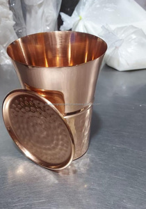 Elegante vaso martillado a mano de cobre de 1,9 L para regalar y ocasiones especiales - Product Image 4