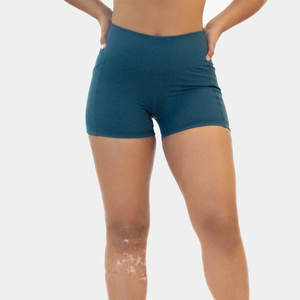 Short de compression en tissu satiné écologique respirant à taille haute pour femmes, pour la course à pied, le fitness, le yoga et la gymnastique. - Product Image 1