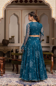 Conjunto de lehenga Manjari de georgette verde azulado Gulabi Galiyan Bandhej con dupatta de georgette | Ropa Étnica de Diseñador para Mujer en Tallas Grandes - Product Image 3