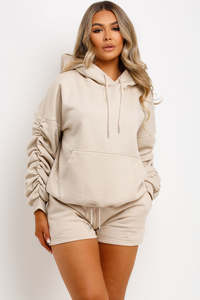 Ensemble de survêtement court 2 pièces pour femmes avec manches froncées à capuche et ensemble court surdimensionné pour femmes le plus récent personnalisé - Product Image 4