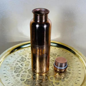 Botella de cobre puro 100% hecha a mano completamente grabada con tapa para vasos de agua potable directa para adultos para acampar - Product Image 1