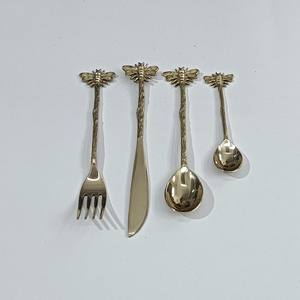 Ensemble de couverts en laiton avec logo personnalisé, manche côtelé de style papillon, finition dorée, comprenant cuillère, fourchette et couteau - Product Image 6