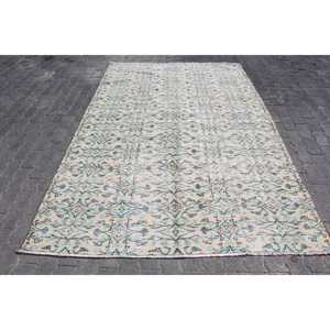 Alfombra Turca de 5.7x8.8 pies, Alfombra Grande Vintage, Alfombra de Lana con Diseño Floral Azul y Blanco - Product Image 1