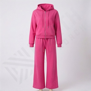 Conjunto Deportivo de Dos Piezas con Logotipo Personalizado al por Mayor, Sudadera con Capucha y Bolsillo con Cremallera Decorado con Pedrería, Chándal 100% Algodón - Product Image 1