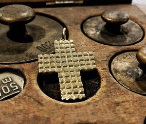 Colgante de Cruz Orthdox de oro amarillo de 14K con colgante de Cruz de diseño geométrico para joyería de moda unisex - Product Image 3