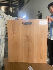 พื้นไวนิล SPC PVC หรูหราคุณภาพสูง ทนทานต่อการสึกหรอ ระบบคลิ๊กล็อคสำหรับภายในอาคาร ดีไซน์ทันสมัย ขายส่ง - Product Image 2