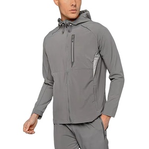 แจ็กเก็ตมีฮู้ดผู้ชายกันลมมีซิปน้ำหนักเบาพร้อมโลโก้แจ็คเก็ตกันลมโพลีเอสเตอร์ - Product Image 2