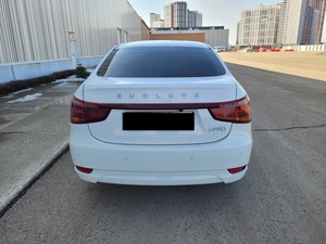 Cargador de Batería de Litio para Vehículos Eléctricos E V 0 L U T E I-PRO EV 2024 con Carga Rápida, 110 kWh de Energía y AWD NEDC - Product Image 4