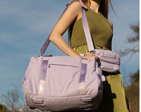 Sac fourre-tout matelassé en nylon de couleur unie avec broderie personnalisée pour femme, sac à bandoulière tendance personnalisé OEM en gros