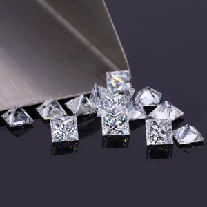 Diamante Cultivado en Laboratorio con Corte Princesa de Pétalo Lunar de 0.5 CT, Certificado IGI, VVS-D, Brillo Plateado - Product Image 2