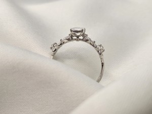 VVS Clarity Cut Moissanite Halo Bague de fiançailles et d'éternité Bijoux en gros de haute qualité pour un style de fête classique - Product Image 4