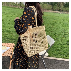 Bolsa de algas marinas tejida a mano de Vietnam: Bolsa de hombro tejida natural sostenible y elegante para el trabajo, viajes y ocio - Product Image 6