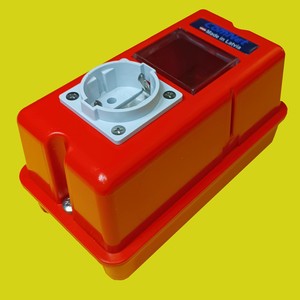 Caja de perfil alto PS-14H14 con ventana transparente, dedicada para contadores eléctricos y dispositivos de medición, y toma de corriente SCHUKO. - Product Image 1