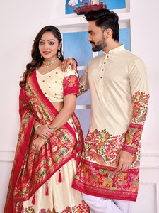 Ce beau combo assorti de Kurta et de Lehenga pour hommes de présentation de couple pour la saison des festivals - Product Image 4