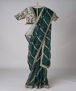 Saree en lin chic orné d'un travail en pierre élégant et d'accents de bras à la mode pour les occasions spéciales - Product Image 1