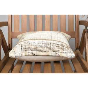 Luxe 14x14 pouces Beige laine Kantha Patchwork oreiller Design rustique Vintage moelleux brodé motifs imprimés tissés pour la literie - Product Image 5