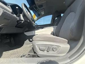 Peu utilisé 2018 Toyo-ta Camry LE - Product Image 3