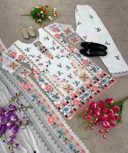 เครื่องแต่งกายกำมะหยี่สีขาวที่มีการออกแบบเสื้อผ้าปักแบบคลาสสิกเหมาะสำหรับผู้หญิงที่สง่างามชุดปาร์ตี้ที่ดูมีสไตล์และทันสมัย - Product Image 5