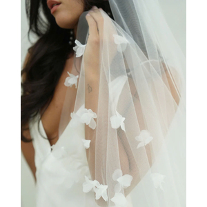 Voile de mariage floral, voile de mariage doux à un niveau avec des fleurs à la main, voile de mariée avec des fleurs pour mariage - Product Image 3