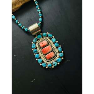 Colgante de Piedras Múltiples Hecho a Mano por Artistas Navajo, Joyería Cultural Coleccionable de Plata Esterlina - Product Image 4