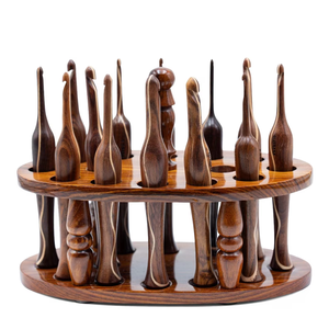 Juego de gancho de ganchillo de madera hecho a mano con soporte giratorio y cuenco de hilo para tejer y regalo del Día de la madre - Product Image 1