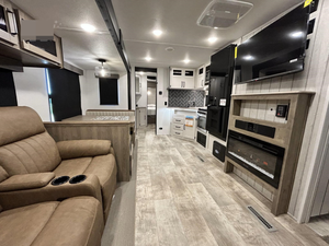 Camping-car PALOMINO PUMA 337BH 2025 d'occasion en excellent état, grande capacité, à vendre - Product Image 3