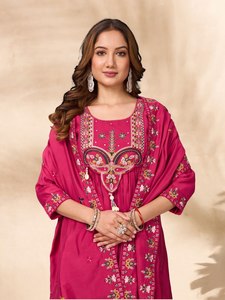 Ensemble de 3 pièces de dernière génération, Kurti Anarkali en soie romaine évasé avec pantalon droit et dupatta brodé - Product Image 2