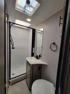 Camping-car d'occasion en bon état, modèle C-O-A-C-H-M-E-N RV C-R-O-S-S TRAIL 23XG 2022, haute performance, disponible à la vente - Product Image 2