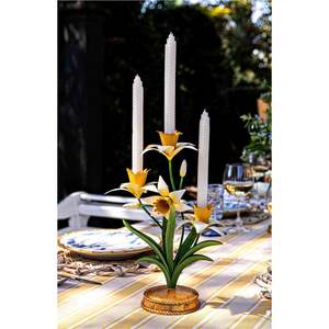 Candelabro de Pilar de Narciso con Flores Esmaltadas de Lujo - Portavelas Floral de Estilo Campestre Francés para Decoración de Mesa de Primavera - Product Image 1