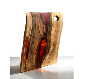 Planche à découper en résine de bois fabriquée à la main élégante pour les cuisines modernes Planche à découper en bois de résine époxy parfaite pour hacher le service - Product Image 6