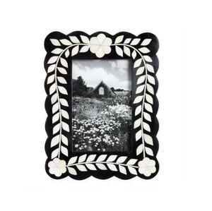 Marco de fotos con incrustaciones de hueso hecho a mano con patrones elegantes Artículo decorativo perfecto para dormitorio y sala de estar - Product Image 1