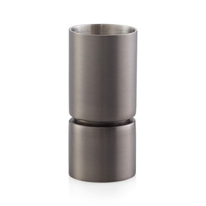 Jigger de bar en acier inoxydable de style cloche, outil de mesure de précision pour cocktails avec bec verseur, base stable et mesure précise de 2 oz - Product Image 6