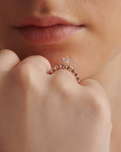 Bijoux élégants avec diamant flottant, bague solitaire ronde en or 14k, bague de fiançailles de mariage en diamant cultivé en laboratoire - Product Image 4