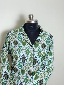 Camisa de algodón con estampado Ikat verde para mujer Camisa informal de algodón con estampado Ikat hecha a mano Estilo bohemio Estampado Ikat verde Manga larga - Product Image 2