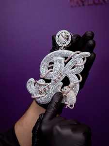 Colgante y Dijes de Plata 925 Personalizados con Diseño Único, Estilo Hip Hop, con Incrustaciones de Moissanita, Letra Personalizada - Product Image 2