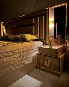 Modern Stylish MDF <b>Wood</b> Bedroom Set with Convenient <b>Storage</b> for Hotels & Villas Beautiful Addition to Any Bedroom Simple Style - Product Image 4