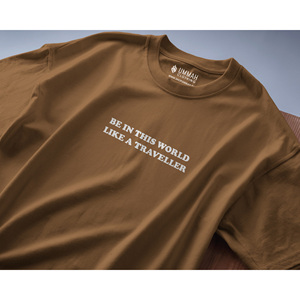 Camiseta Oversize con Hombros Caídos y Estampado Delantero y Trasero para Mujer, Estilo Viajera Musafir - Product Image 2