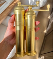 Salières poivrières complexes en laiton faites à la main avec une élégance intemporelle pour les repas de table haut de gamme et la décoration intérieure