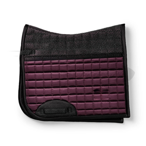 Tapis de selle anglais surface satinée couleur unie doublure douce remplie de polyester conçu pour le confort pendant l'équitation de dressage - Product Image 3