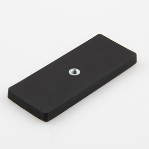 Sistema magnetico gommato 110x45x8,5mm con filettatura interna - Product Image 1