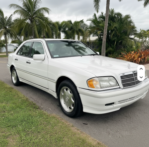 Mercedes-Benz C230 Kompressor berline d'occasion abordable de 1999, sans réserve, 1 propriétaire, 4 cylindres suralimentés - Product Image 1