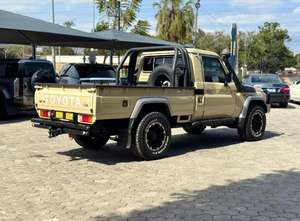 Toyota d'occasion pour Land Cruiser, cabine simple, pick-up 4x4, série 79, fabrication japonaise, carburant diesel, boîte automatique/boîte de vitesses, taille des pneus R18 - Product Image 6