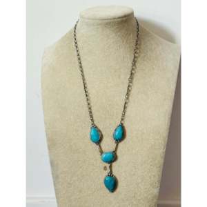 Ensemble de bijoux fins en turquoise de Kingman et argent sterling, fabriqué à la main par des artistes Navajo - Collection exclusive de colliers - Product Image 2