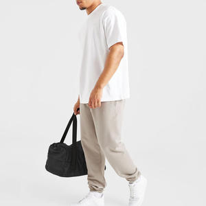 Pantalones de chándal atléticos con logotipo personalizado para hombres con marca de etiqueta bordada y opciones de impresión para entrenamiento y uso informal - Product Image 5