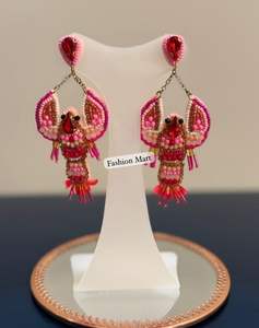 Pendientes de Lujo con Cuentas Rojas y Doradas, con Perlas Bordadas en Forma de Langosta - Product Image 5