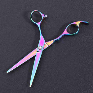 Tijeras de corte de pelo de titanio Diseño personalizado Tijera de borde de hoja elegante Tijera resistente Hecho en Pakistán - Product Image 4