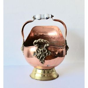 Seau à charbon en cuivre robuste avec rivets solides et élégance vintage parfait pour les chalets de luxe et les intérieurs stylés - Product Image 3