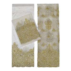 Tela de poliéster 100% antiestática con pedrería pesada y bordados, estilo George nigeriano de tradición atemporal, ideal para ceremonias y fiestas de niñas. - Product Image 4