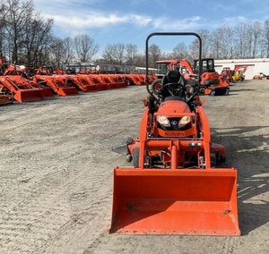 Tracteur tondeuse autoportée 4x4 de 4 tonnes à prix avantageux avec moteur, boîte de vitesses, pompe et roulement à vendre - Product Image 1