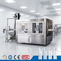 Machine de remplissage automatique d'eau minérale en bouteille PET 8000 BPH, machine de rinçage, de remplissage et de bouchage 3 en 1